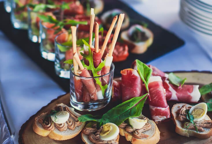Canapes eines Stehempfangs, Cateringservice fleur de cuisine, Firma Wilken Gourmet